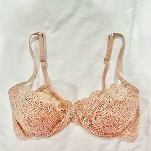 Victoria's Secret Very Sexy Lace Nude Bra Tan 36D - Like New!